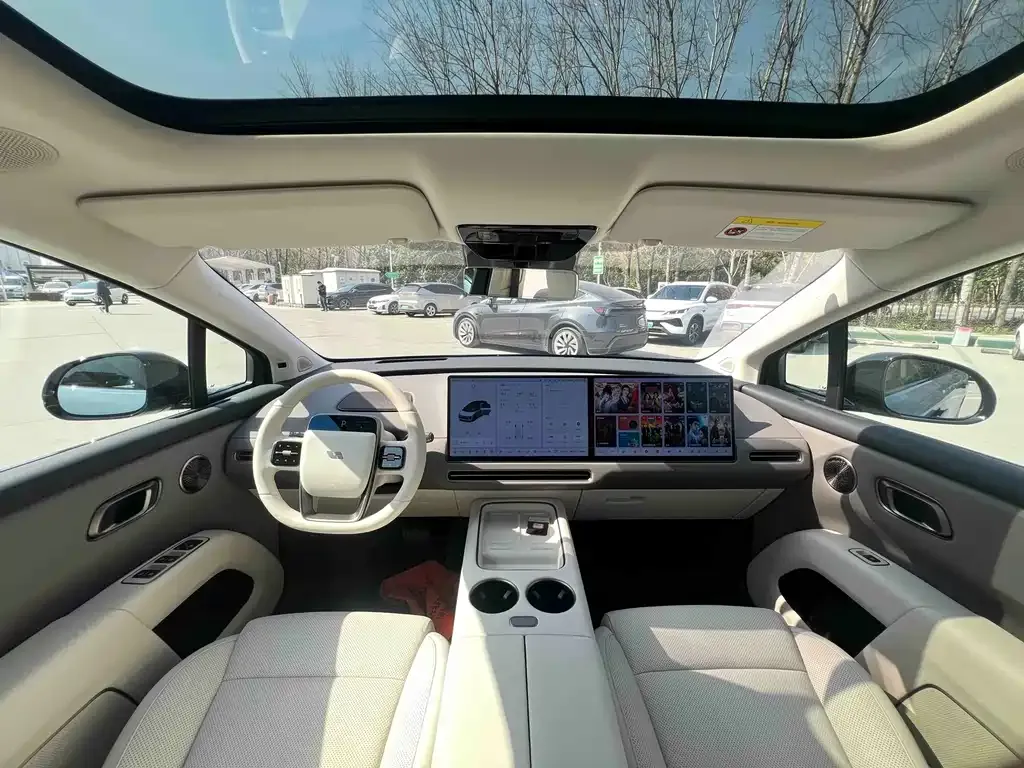 Li Auto i8 — фото 3