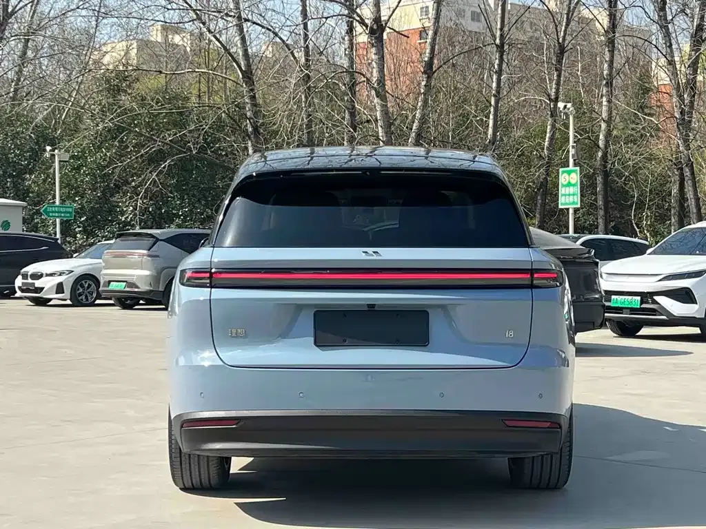 Li Auto i8 — фото 6