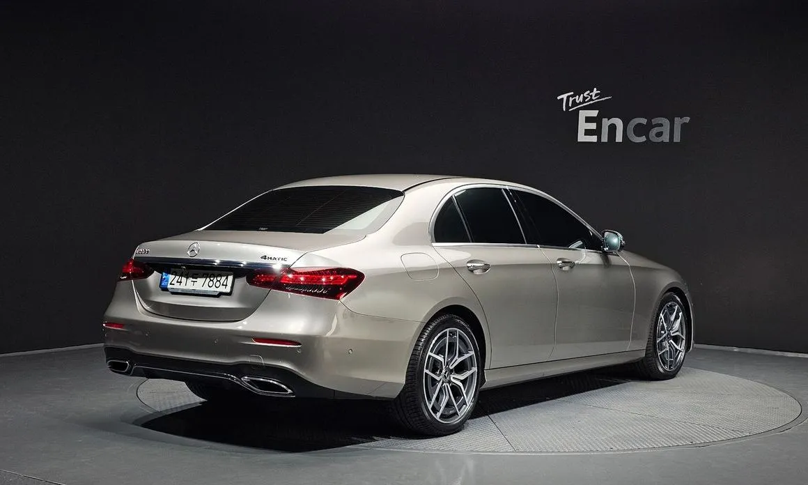 Mercedes-Benz E-Class — фото 5