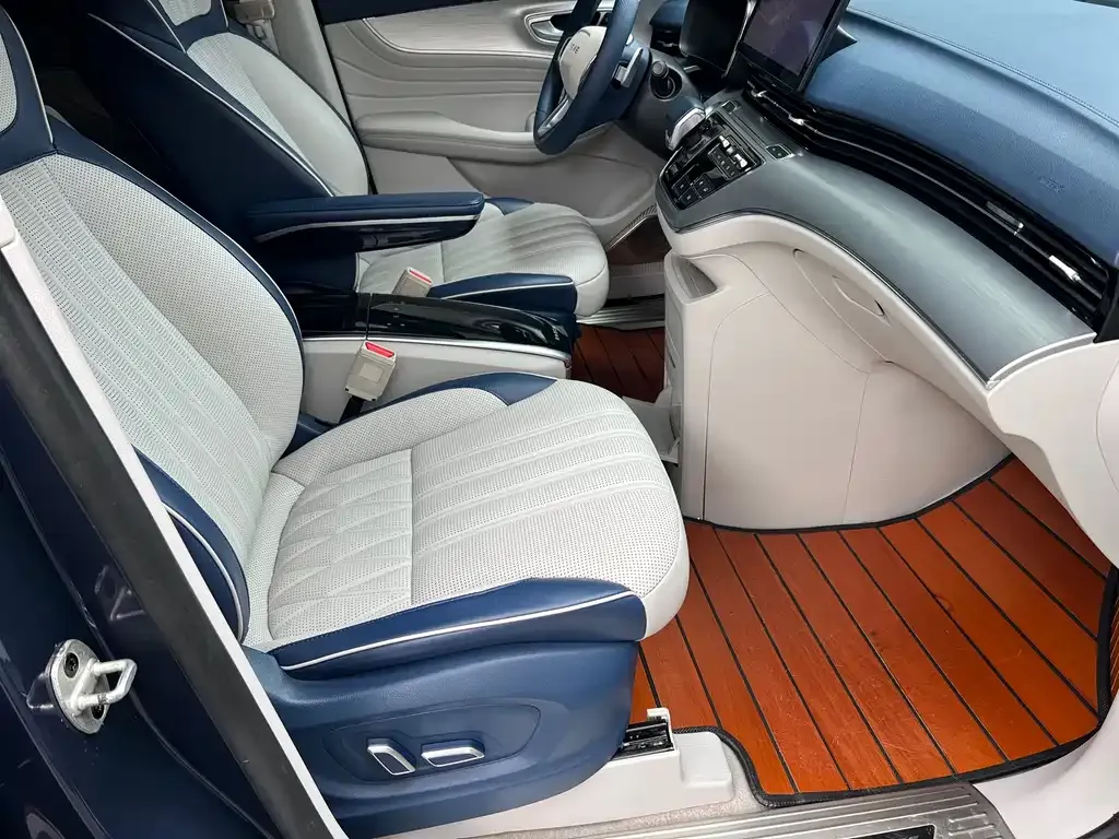 Roewe iMAX8 — фото 2