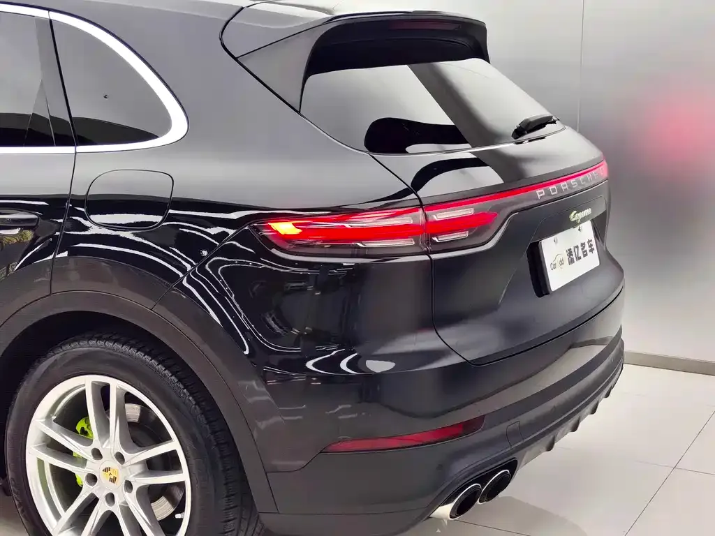 Porsche Cayenne Hybrid — фото 10