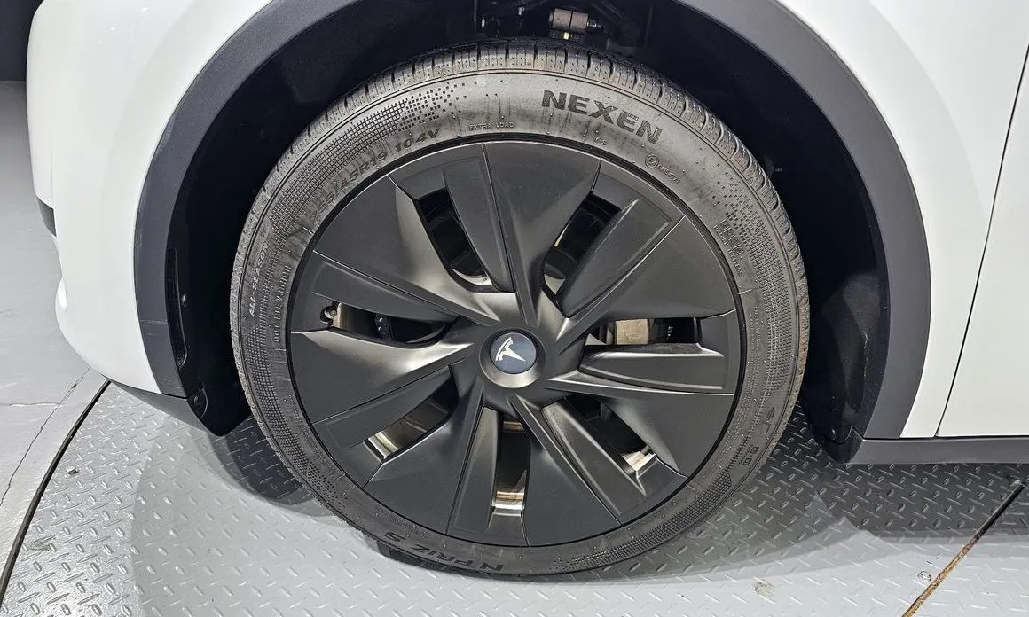 Tesla Model Y — фото 5