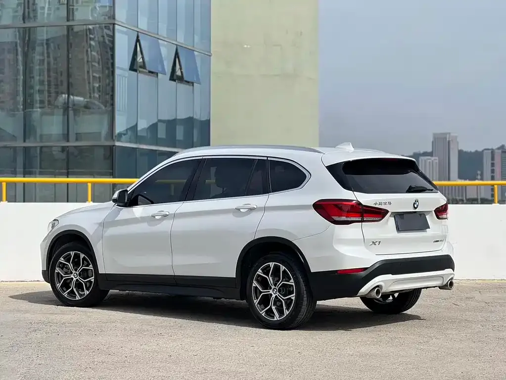 BMW X1 — фото 8