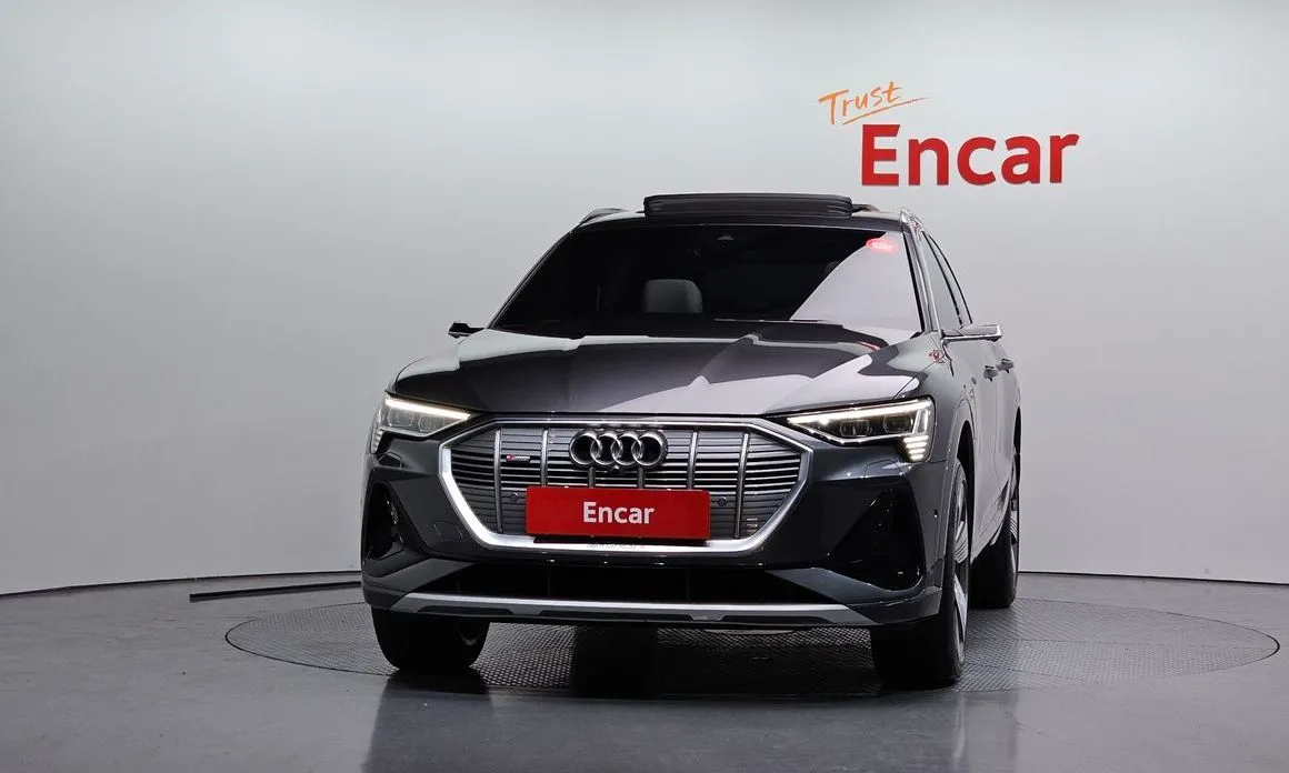Audi e-tron — фото 2