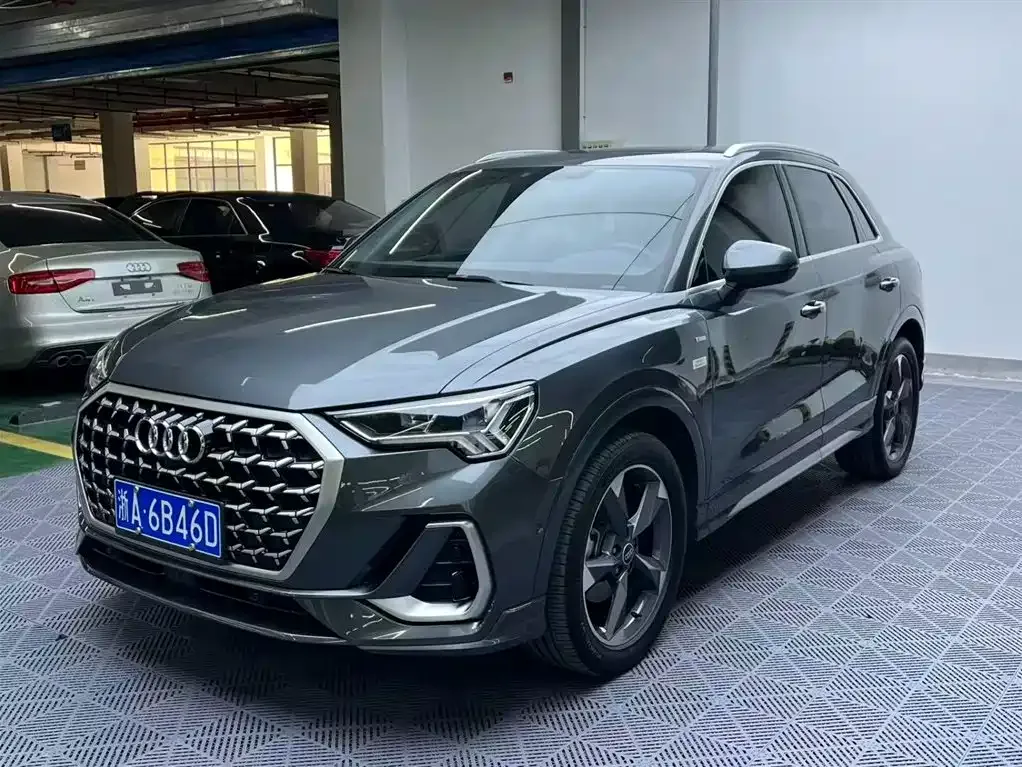 Audi Q3 — фото 1