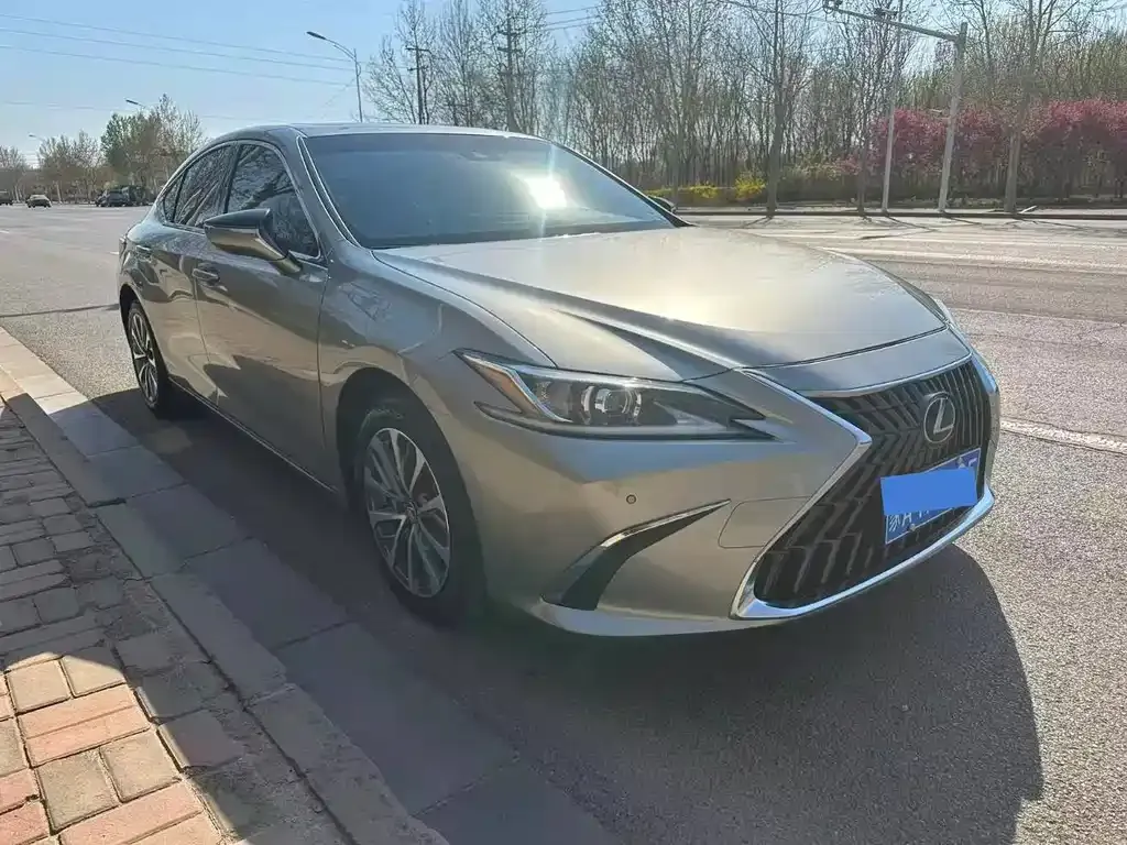 Lexus ES — фото 8