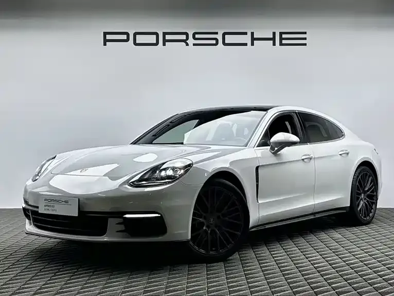 Porsche Panamera — фото 1