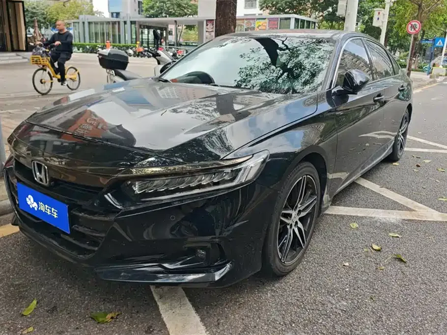 Honda Accord — фото 1