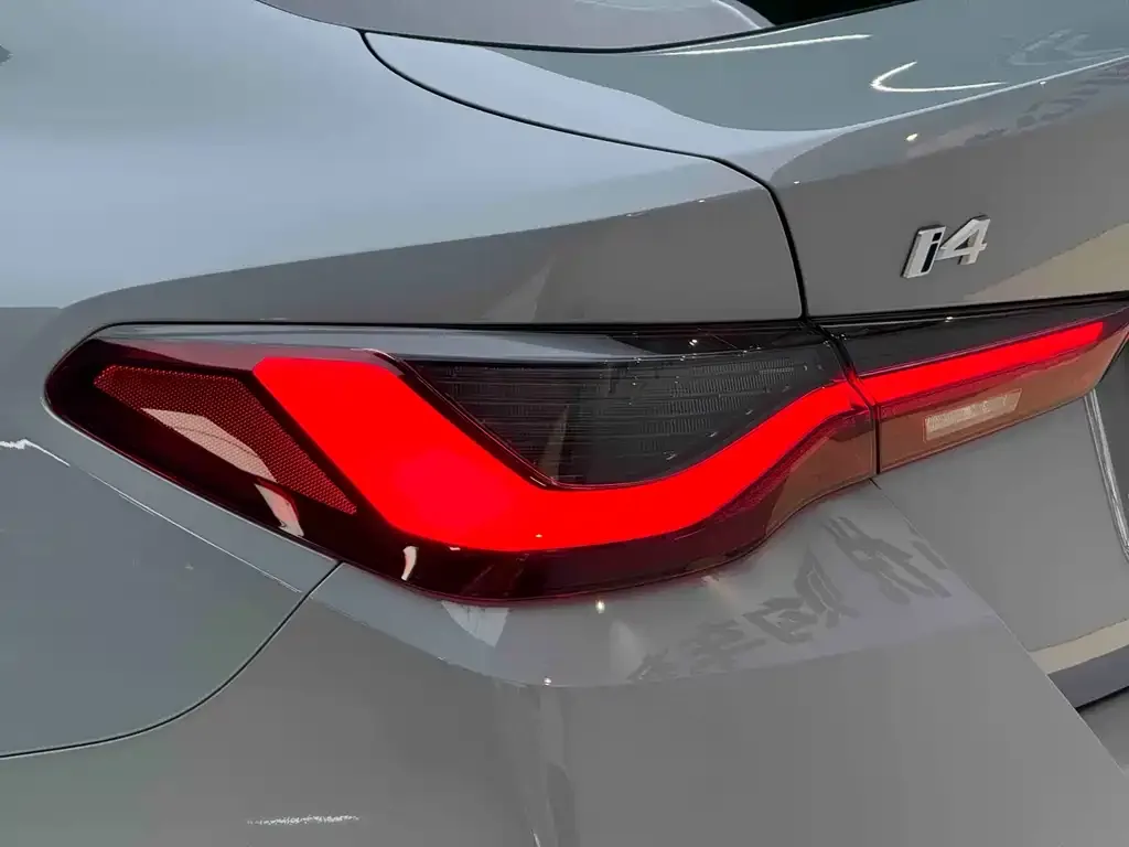 BMW i4 — фото 2
