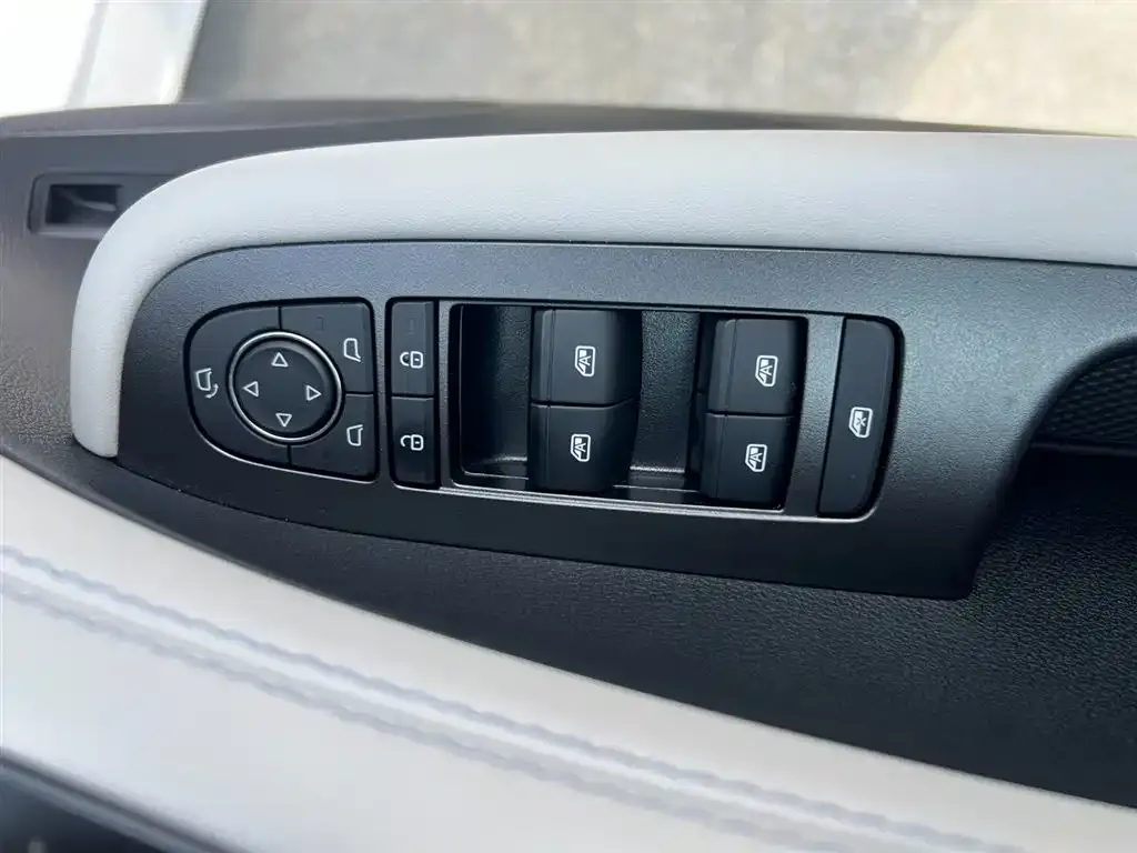 BYD Seal 05 DM-i — фото 6