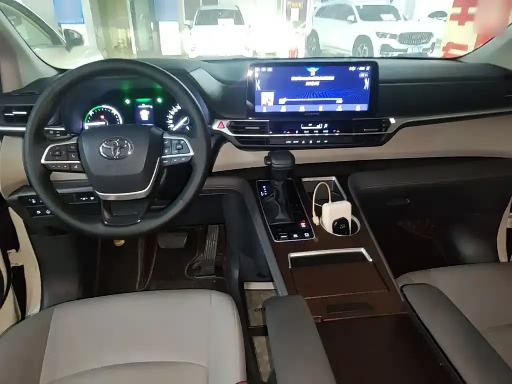 Toyota Granvia — фото 7