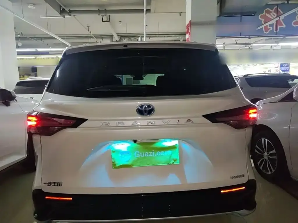 Toyota Granvia — фото 8