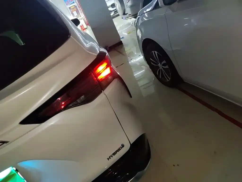 Toyota Granvia — фото 6