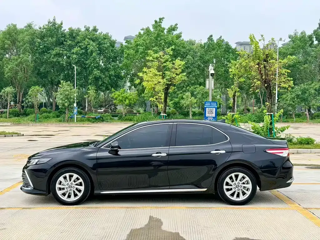 Toyota Camry — фото 6