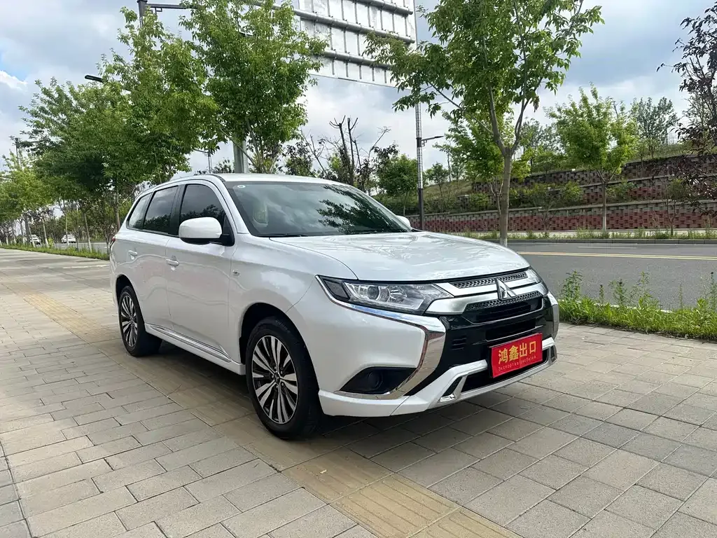 Mitsubishi Outlander — фото 9