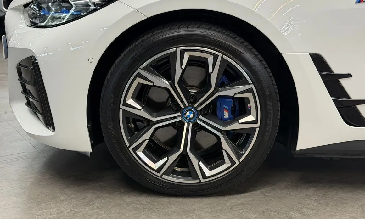 BMW i4 — фото 9