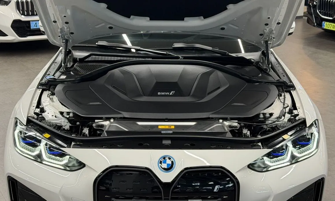 BMW i4 — фото 7