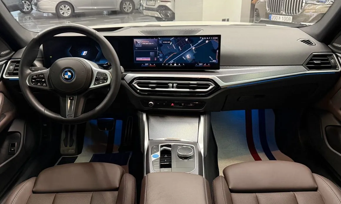 BMW i4 — фото 10
