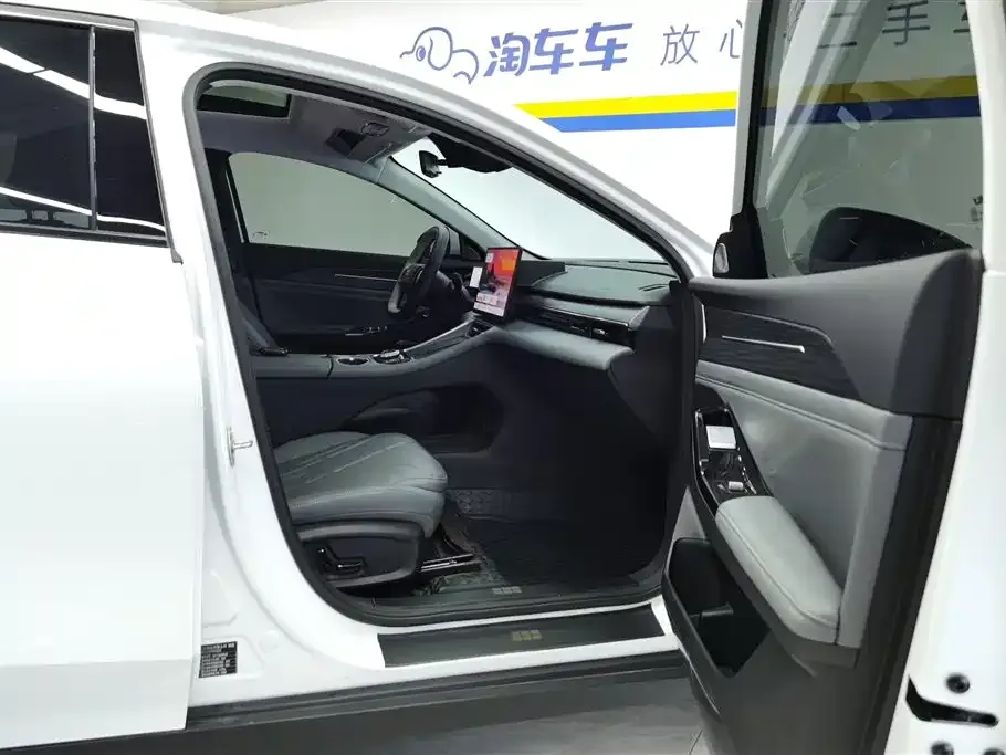 Geely Galaxy L6 — фото 9