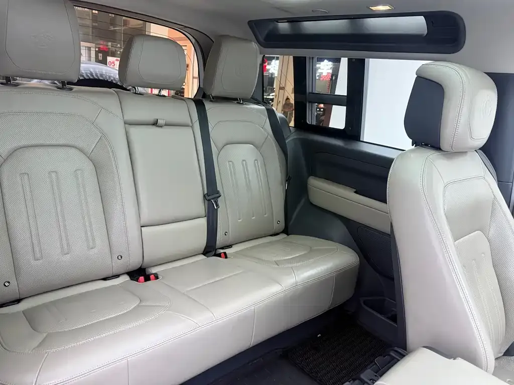 Land Rover Defender — фото 10
