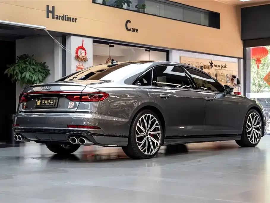 Audi S8 — фото 6
