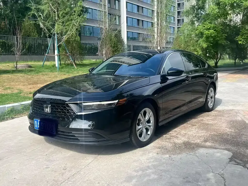 Honda Accord — фото 1