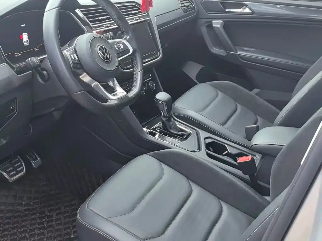 Volkswagen Tiguan L — фото 3