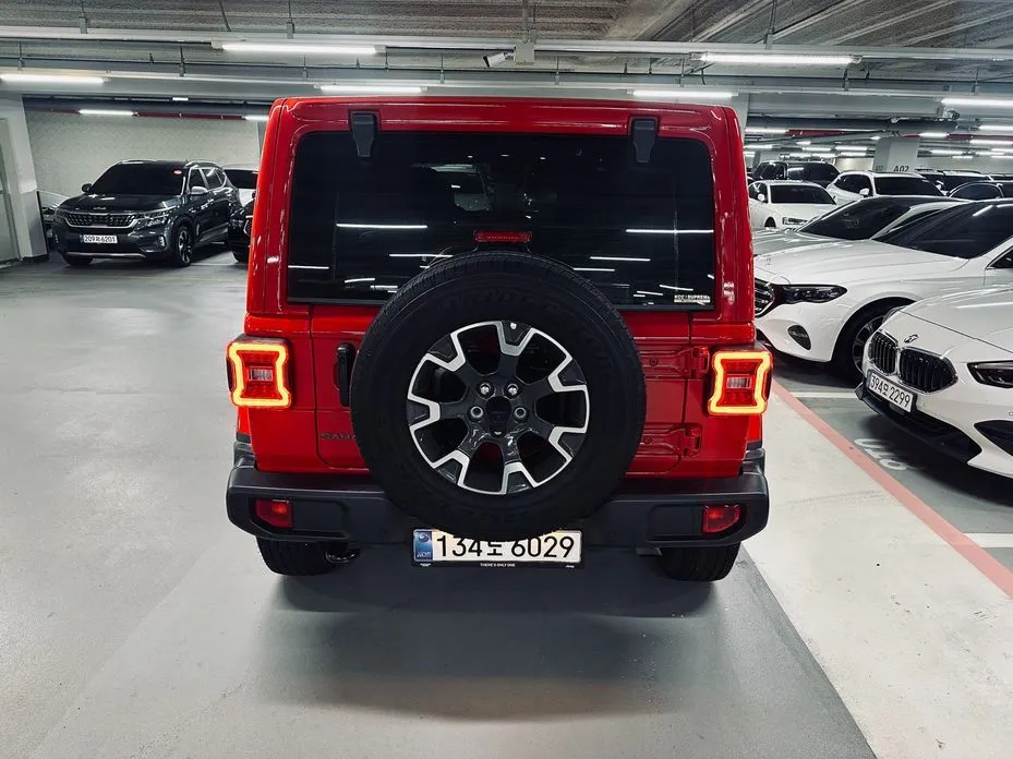 Jeep Wrangler — фото 7