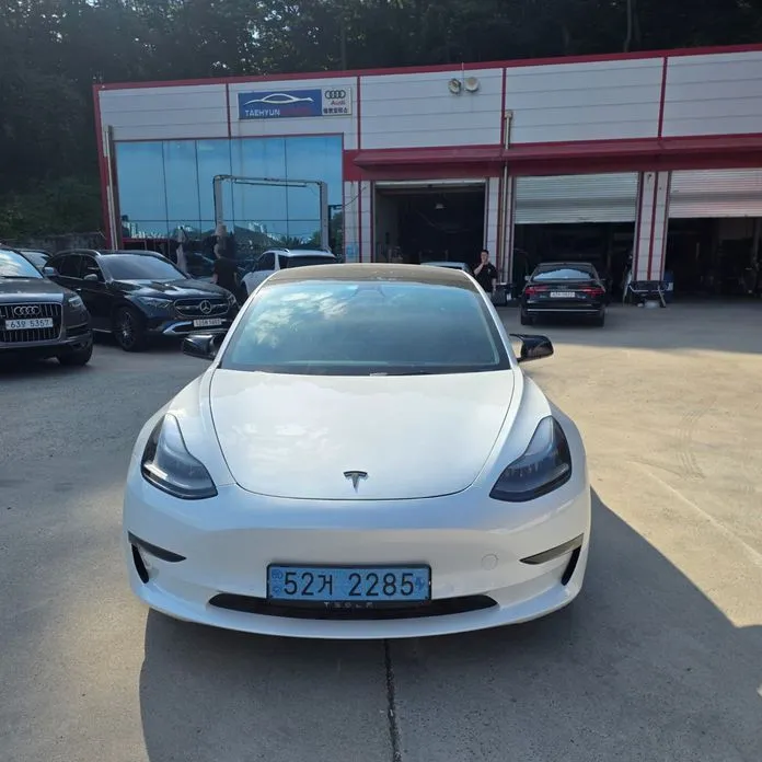 Tesla Model 3 — фото 1