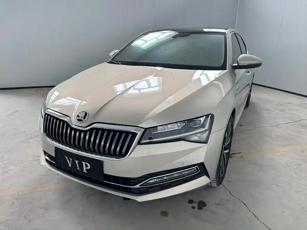 Skoda Superb — фото 1