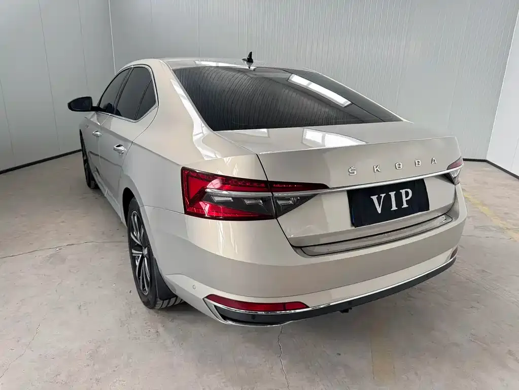 Skoda Superb — фото 5