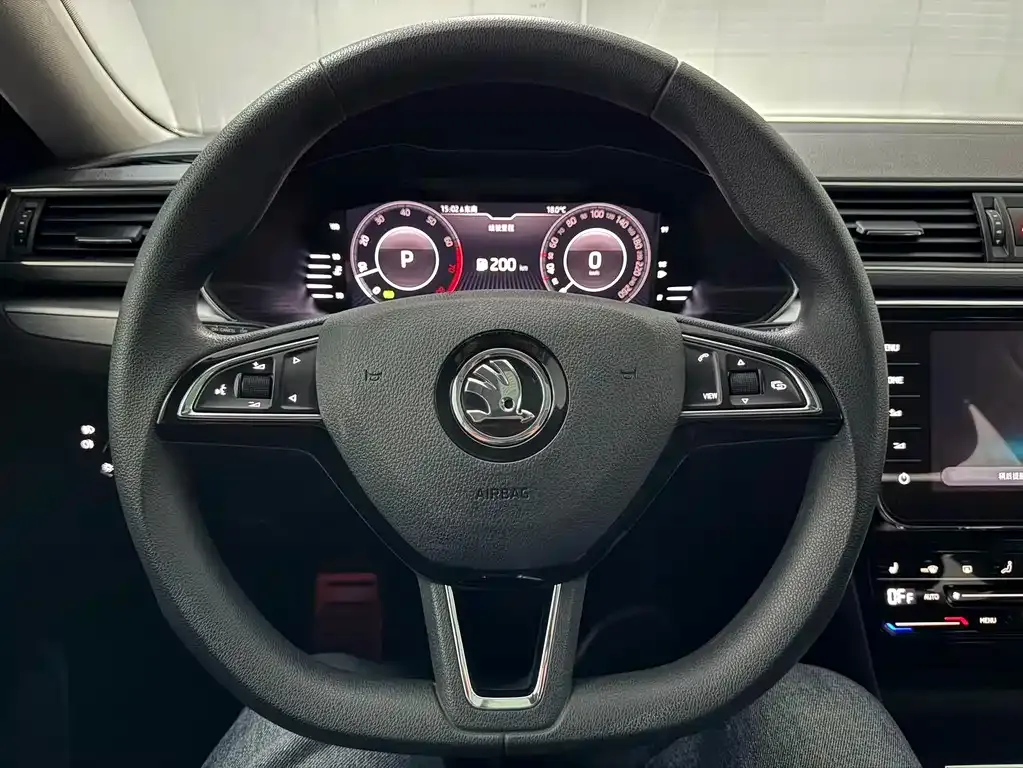 Skoda Superb — фото 4