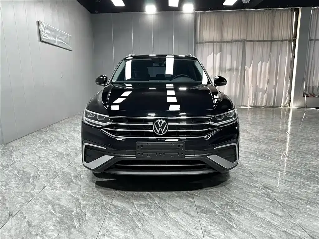 Volkswagen Tiguan L — фото 3