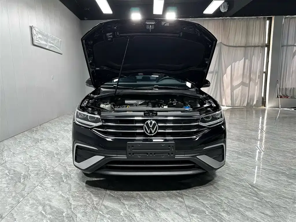 Volkswagen Tiguan L — фото 8