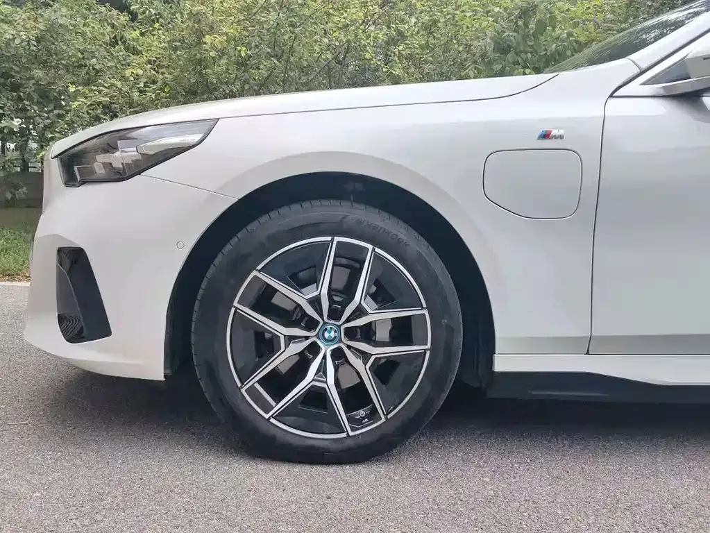 BMW i5 — фото 2