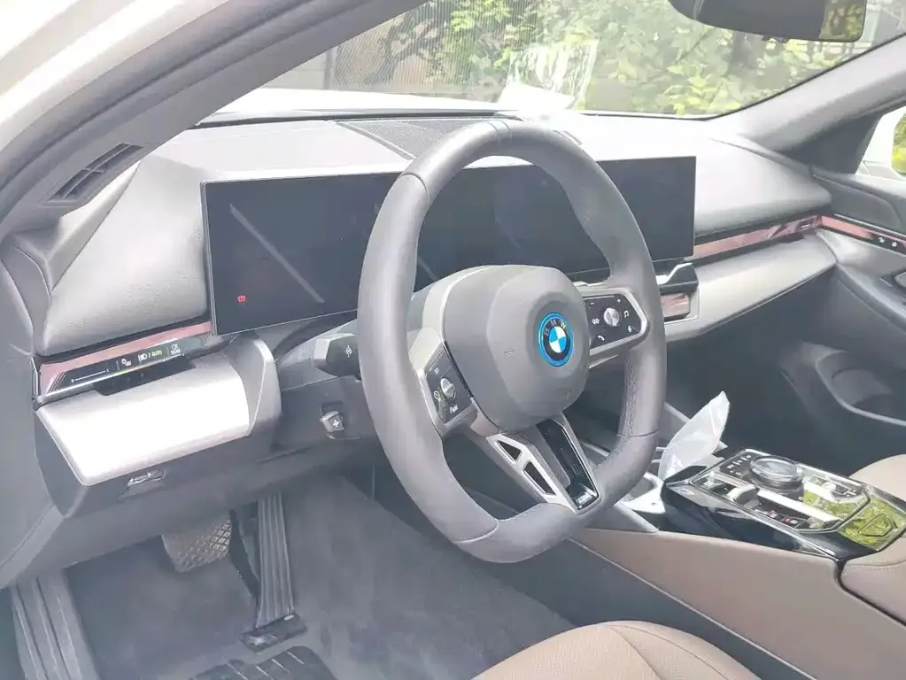 BMW i5 — фото 4
