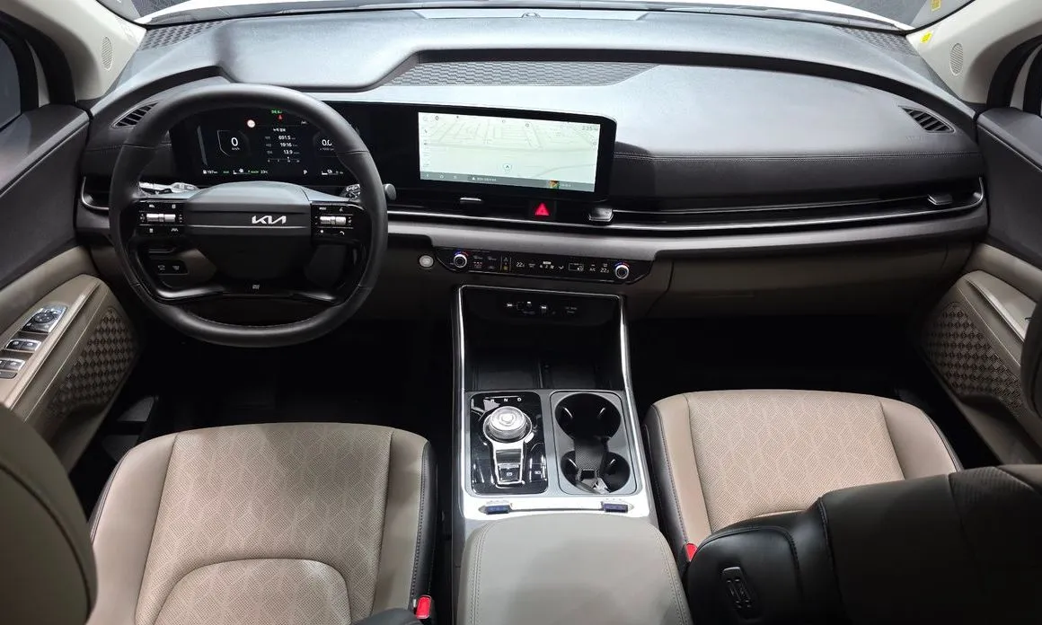 Kia Carnival — фото 10