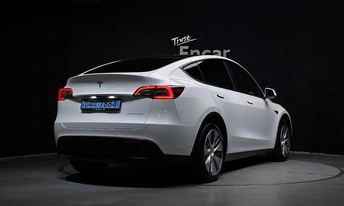 Tesla Model Y — фото 6