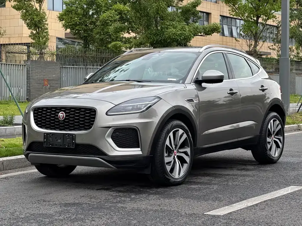 Jaguar E-PACE — фото 1
