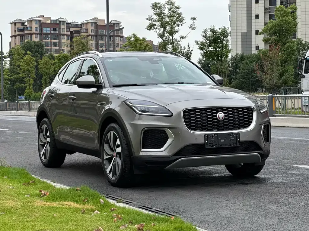 Jaguar E-PACE — фото 6