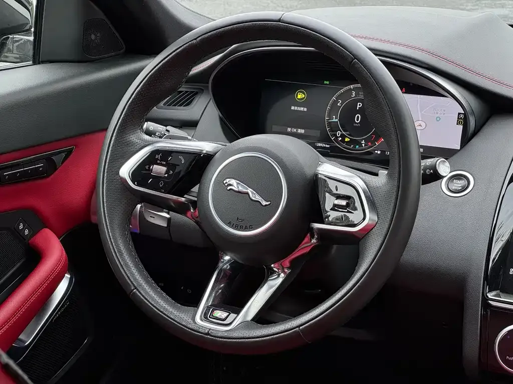 Jaguar E-PACE — фото 10