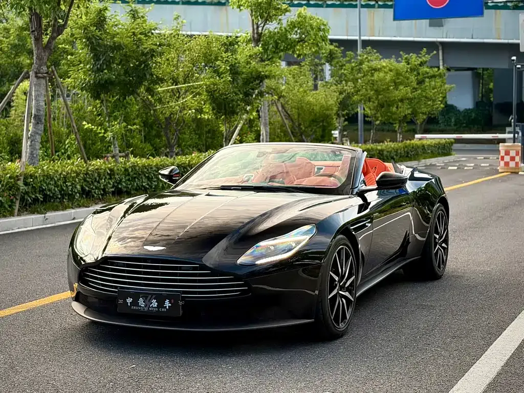 Aston Martin DB11 — фото 1