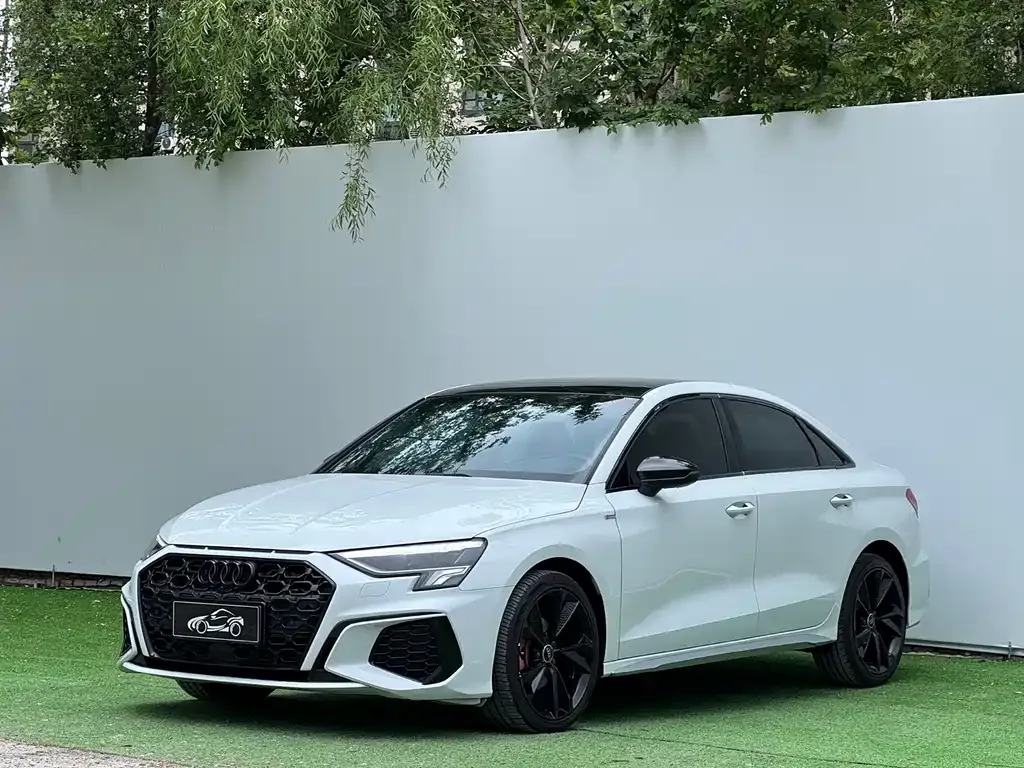 Audi A3 — фото 1
