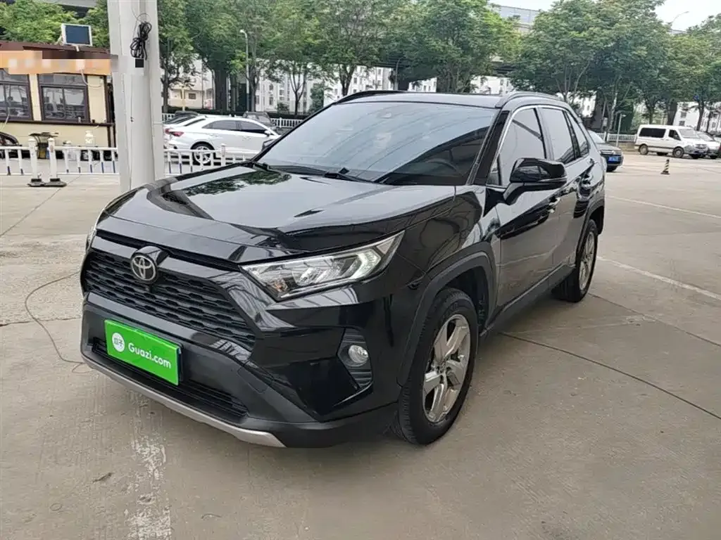 Toyota RAV4 — фото 8