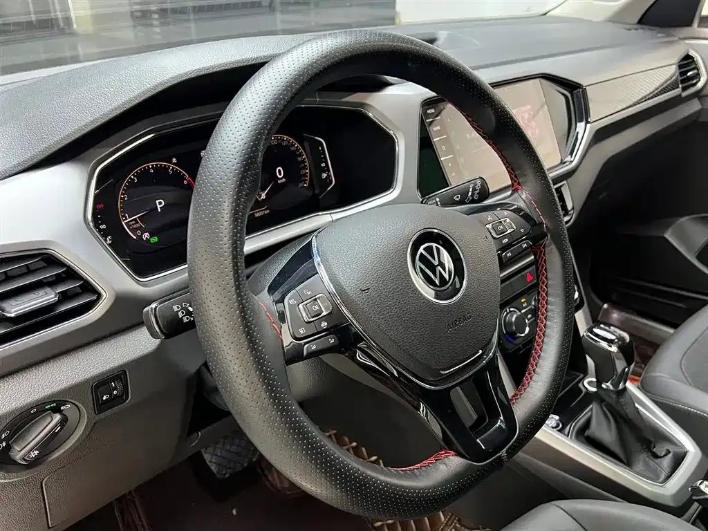 Volkswagen T-Cross — фото 10