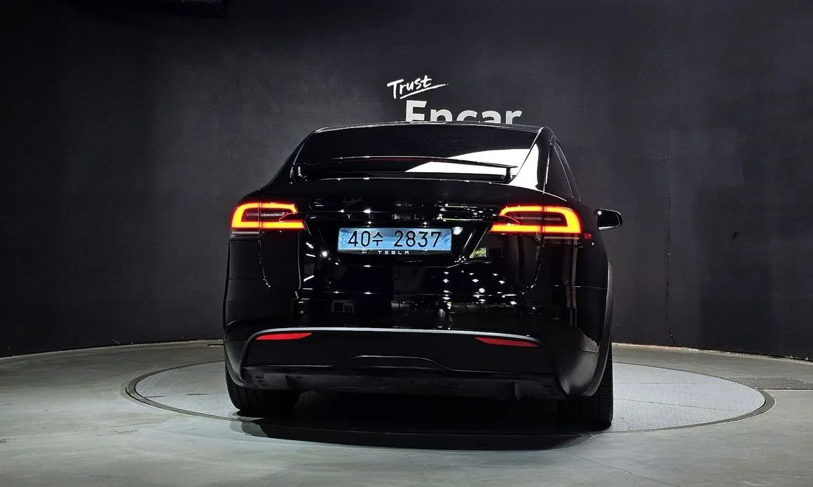 Tesla Model X — фото 2