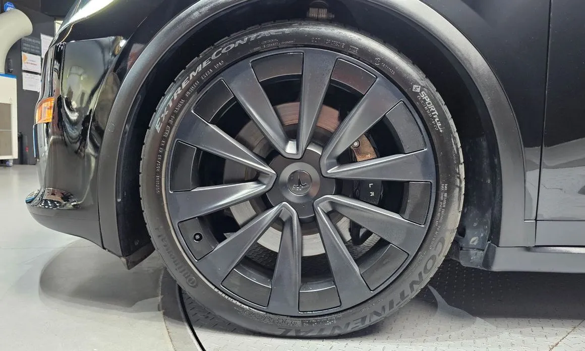 Tesla Model X — фото 10