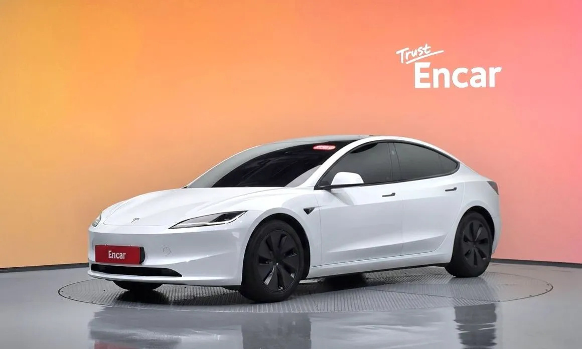 Tesla Model 3 — фото 1