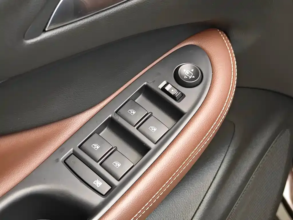 Buick Envision Plus — фото 4