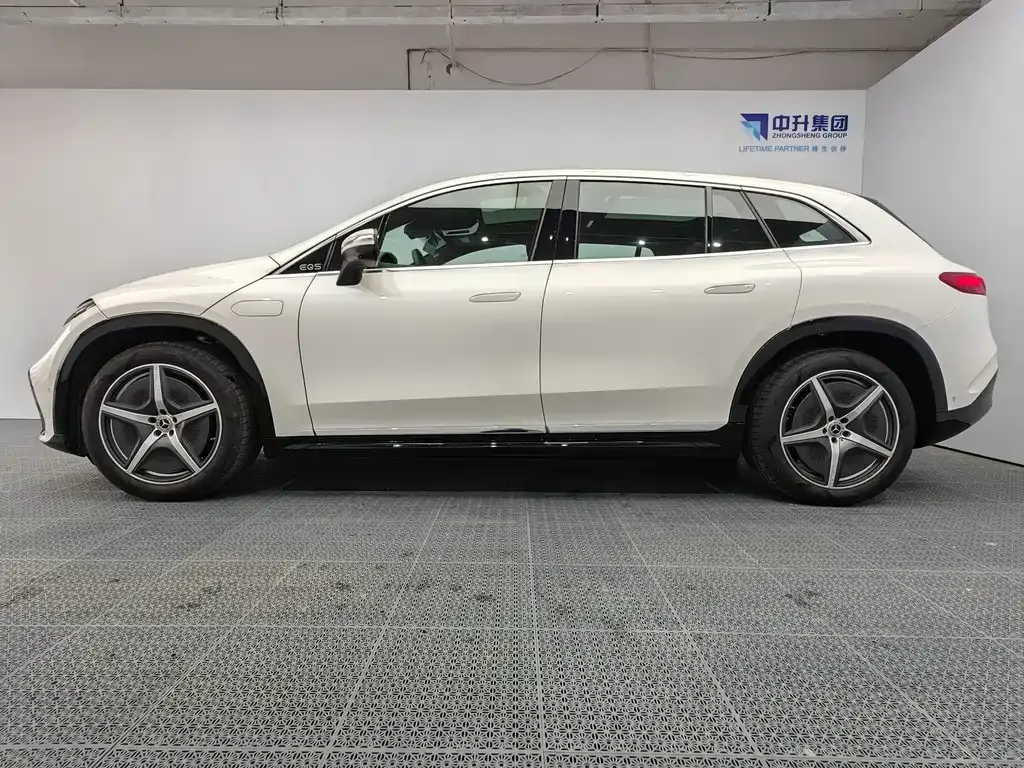 Mercedes-Benz EQS SUV — фото 9